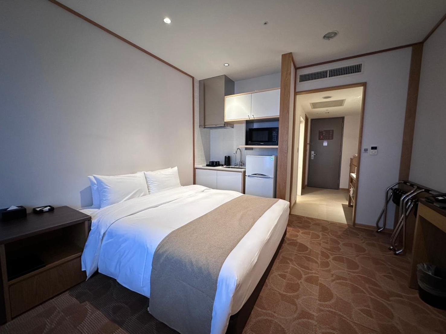 Connecting Room